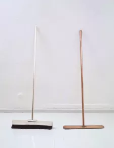 Silberbesen und Besen ohne Haare