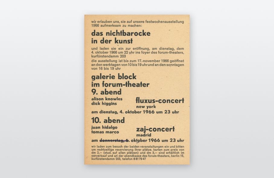 Einladungskarte aus dem Archiv von René Block von 1966. Schwarze Schrift auf beigem Karton: das nichtbarocke in der kunst, galerie block im forum-theater, fluxus concert