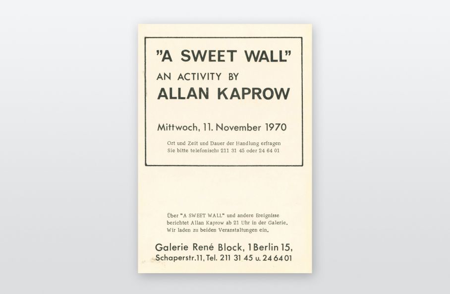 Einladungskarte, schwarz auf beigem Karton: eingerahmt steht: A SWEET WALL. AN ACTIVITY BY ALLAN KAPROW, Galerie René Block