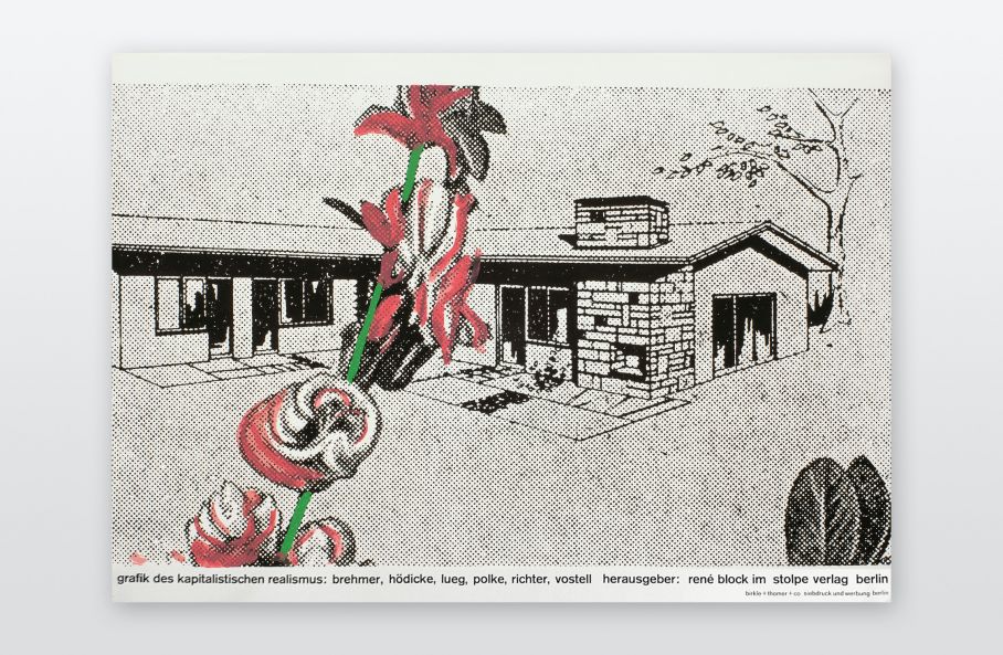 Druck von Sigmar Polke. Anzeige aus einer Zeitung in großem Raster zeigt ein gezeichnetes Bungalow in s/w. Im Vordergrund ragt eine rosa Blume durchs Bild. Darunter ist eine Textzeile gedruckt: grafik des kapitalistischen realismus: brehmer, hödicke, lueg, polke, richter, vostell