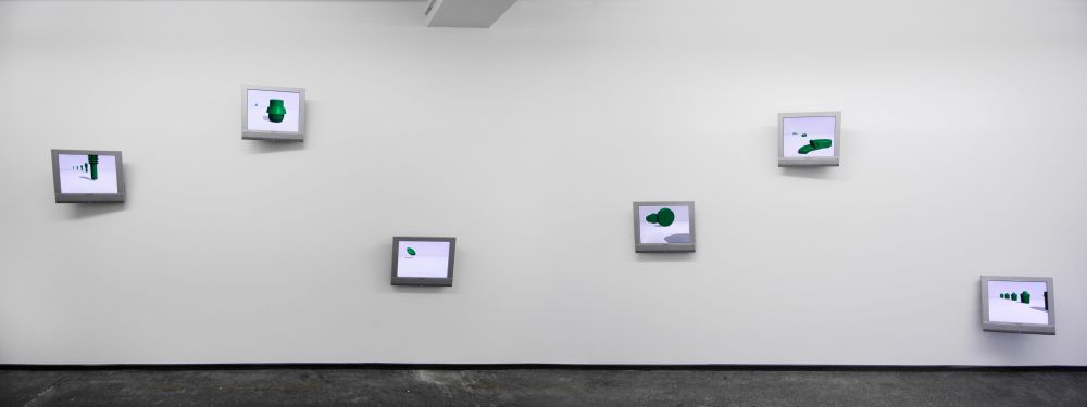 Edition von Ayse Erkmen. Edition von Ayse Erkmen. An einer Galeriewand verstreut sind 6 Monitore angebracht. Auf den Bildschirmen sind Videos der Künstlerin zu sehen: Animierte grüne Landminen, die jeweils in einer Reihe von hinten nach vorne hüpfen.