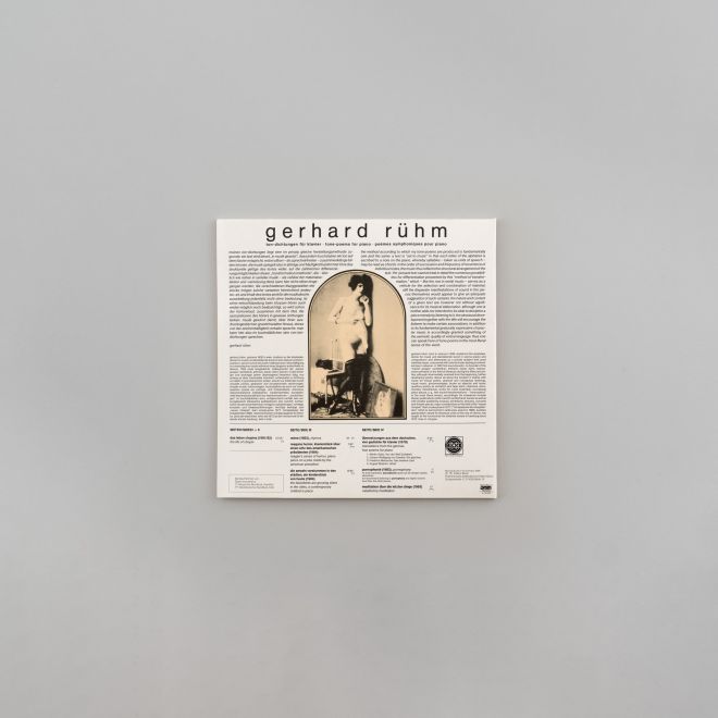 LP von Gerhard Rühm, Rückseite. Text von Gerhard Rühm, in der Mitte ein altes, umrahmtes Portrait einer halbnackten Frau