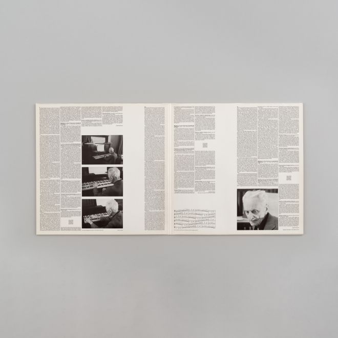 LP von Ivan Wyschnegradsky. Aufgeklapptes Cover mit einem #text und Portraits, die den Künstler am Klavier zeigen