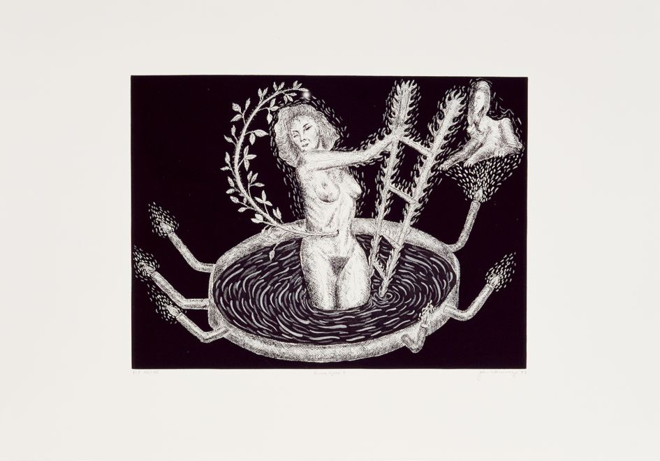 Radierung von John Lethbridge auf schwarzem Grund mit hellem Rahmen. Eine Frauenfigur steigt auf einer Leiter aus einem schwebenden Ring mit Rohren, die an den Seiten herausragen.