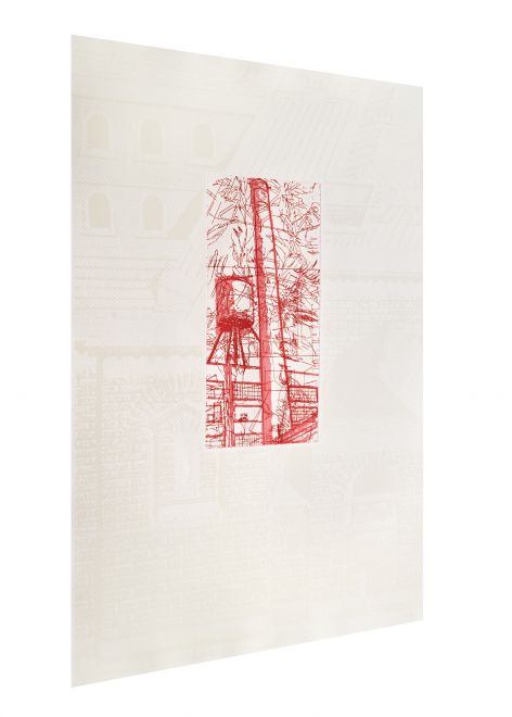 Ein Druck von Richard Dunn in Schrägsicht mit einem weißen Rahmen, auf den sehr hell architektonische Strukturen gedruckt sind. in der Mitte eine kleine Zeichnung in rot mit Pflanzen und urbaner Architektur