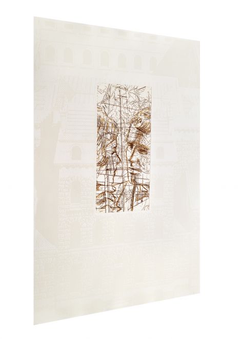 Ein Druck von Richard Dunn in Schrägsicht mit einem weißen Rahmen, auf den sehr hell architektonische Strukturen gedruckt sind. in der Mitte eine kleine Zeichnung mit Pflanzen, urbaner Architektur und zwei sich ansehenden Gesichtern