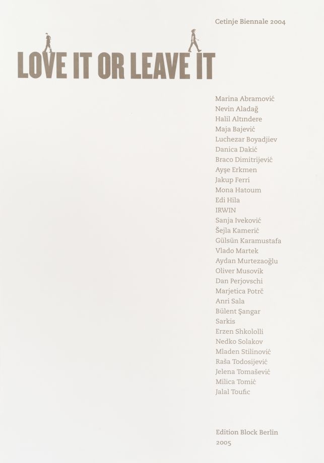 Titelblatt der Grafikmappe Love It Or Leave It, hellbraun auf beige gedruckt. Der Titel in fett rechts oben, auf der linken Seite sind die Künstler aufgelistet, darunter steht Edition Block Berlin, 2005