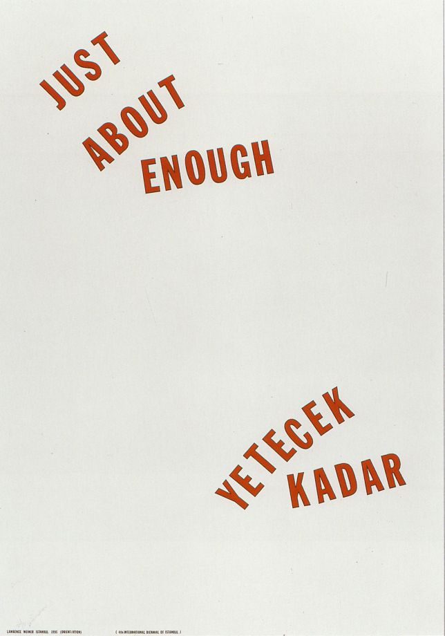 Offsetdruck von Lawrence Weiner. Auf hellem Grund steht in der typischen Schrift von Weiner ungleichmäßig schräg: JUST ABOUT ENOUGH. YETECEK KADAR