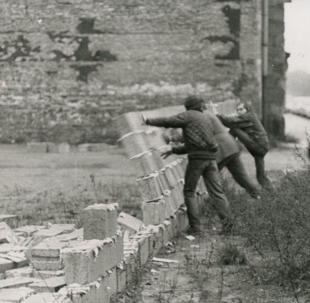 Alan Kaprow Sweet Wall, Berlin 1970